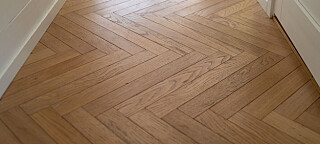 17.09.2025: Fuktskader i parkett og vegg ga prisavslag