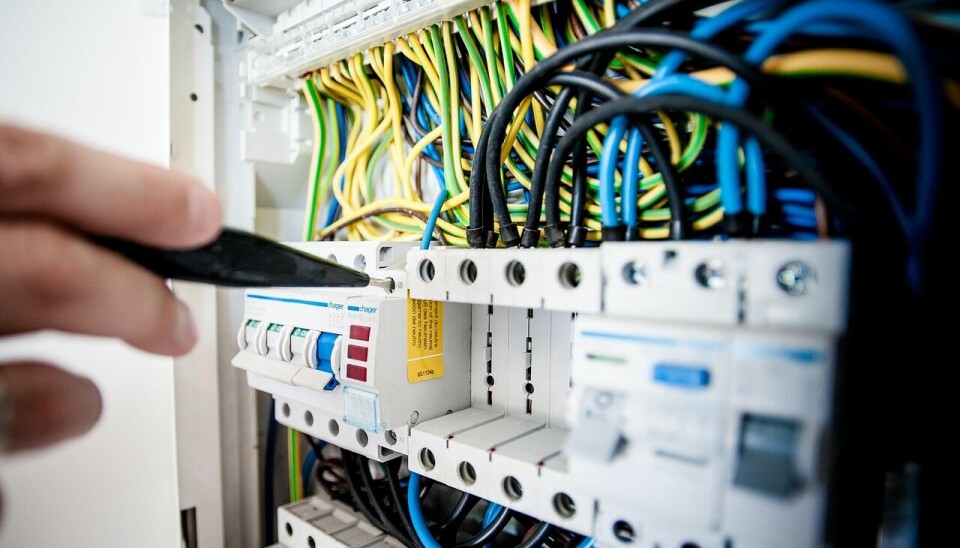 Ufagmessig elektrisk anlegg og gammel pipe ga prisavslag